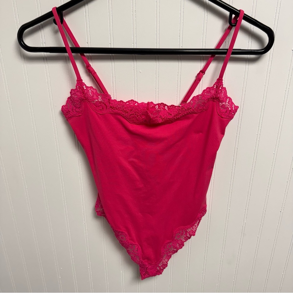 SKIMS Fits Everybody Lace Cami Bodysuit